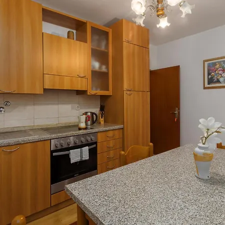 1 Bedroom Stunning In Apartment