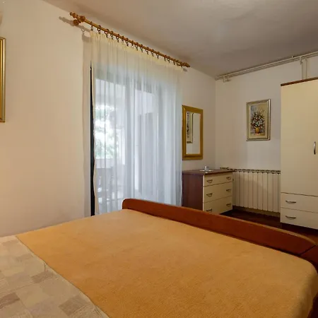 Lovely In With Wifi Apartamento Poreč