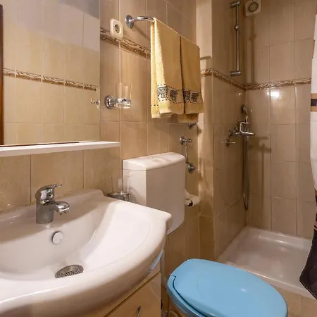 Lovely In With Wifi Apartamento Poreč