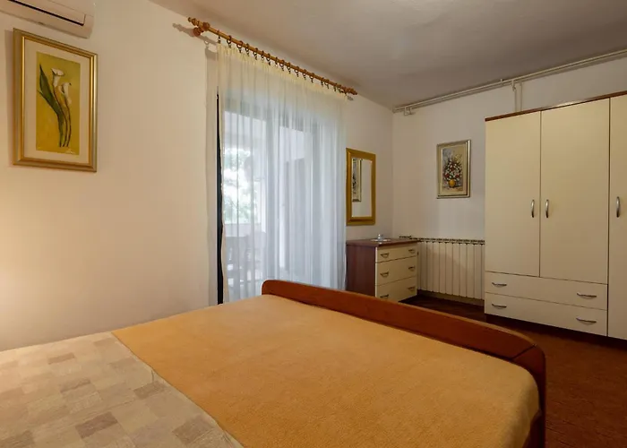 1 Bedroom Stunning In Lejlighed Poreč